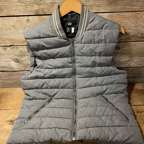 H&M Unisex Puffer Vest Soft Grey with Knit Collar - Size 38R, Men S or Women’s M - Picture 13 of 13